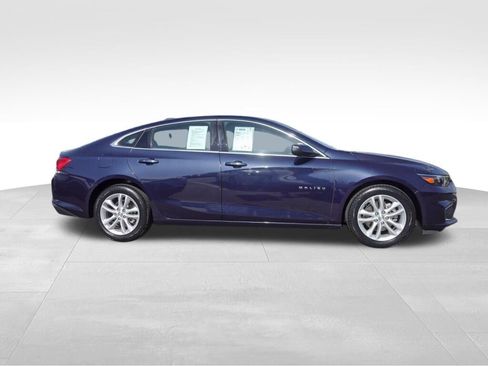 Used 2017 Chevrolet Malibu LT image 2