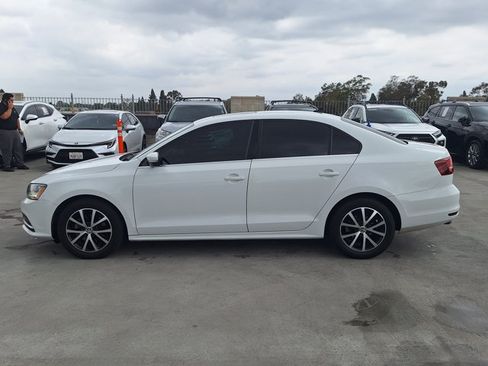 Used 2017 Volkswagen Jetta SE FWD image 8
