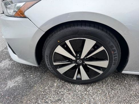 Used 2019 Nissan Altima 2.5 SL FWD image 11