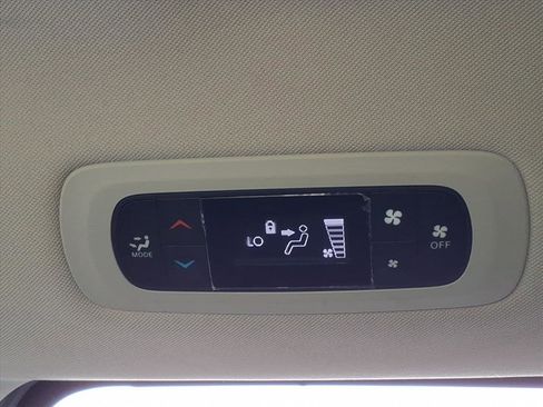 Used 2022 Chrysler Voyager LX FWD image 14