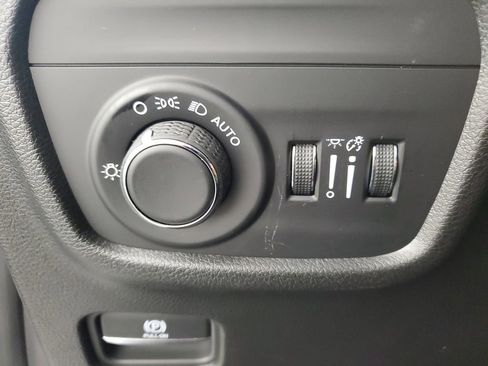 New 2025 Jeep Grand Cherokee Altitude image 27