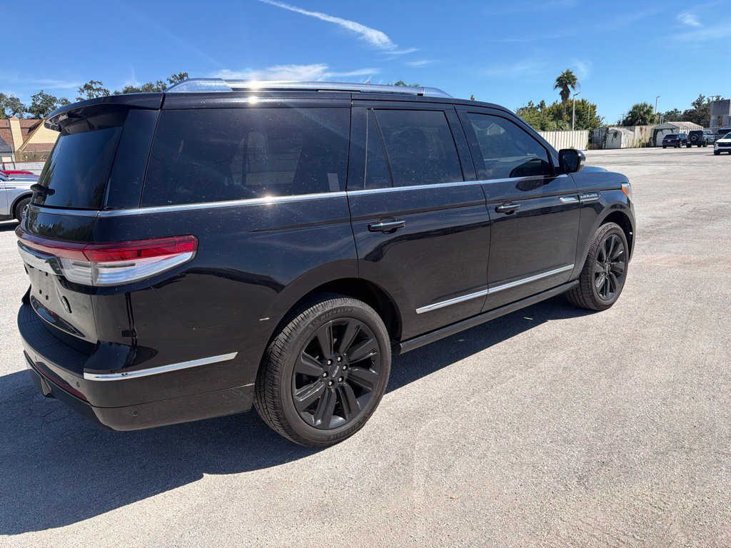 Used 2024 Lincoln Navigator Reserve AWD/4WD image 2
