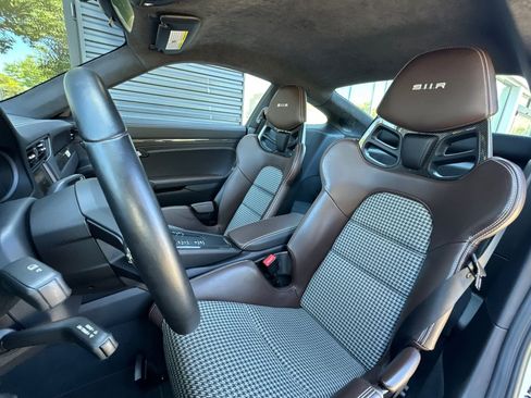 Used 2016 Porsche 911 R RWD image 5
