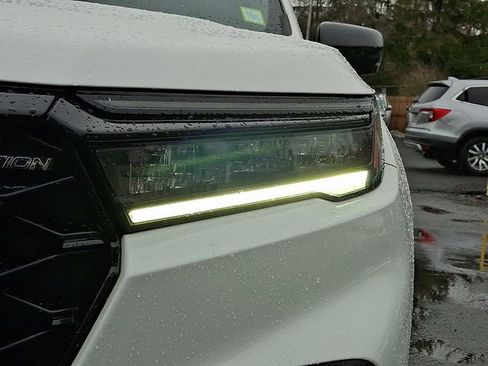 Certified 2025 Honda Pilot Black Edition image 9