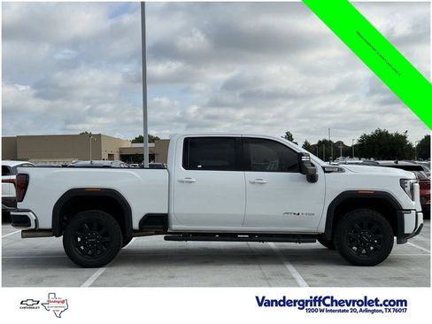 Used 2025 GMC Sierra 2500 AT4 AWD/4WD image 3