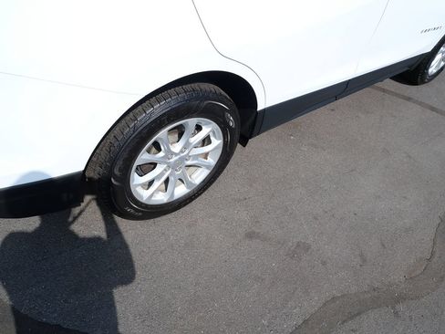 Used 2020 Chevrolet Equinox LS w/ LS Convenience Package AWD/4WD image 32