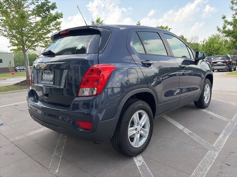 Used 2018 Chevrolet Trax LS w/ LPO, Cargo Package AWD/4WD image 8