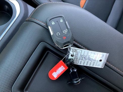 Used 2019 GMC Sierra 1500 AT4 w/ AT4 Premium Package AWD/4WD image 15