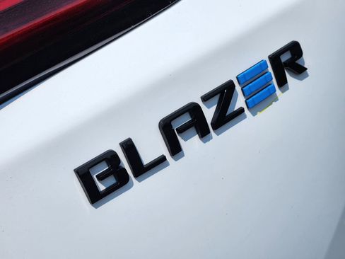 New 2025 Chevrolet Blazer EV LT image 8