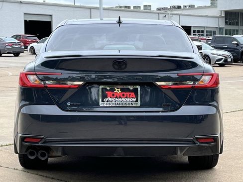 Used 2025 Toyota Camry SE w/ Convenience Package FWD image 5
