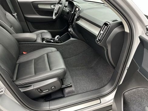 Certified 2025 Volvo XC40 B5 Plus image 25