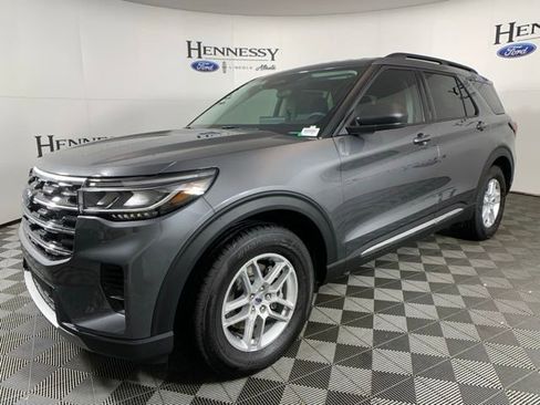 Used 2025 Ford Explorer Active image 2