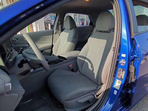 Used 2025 Hyundai Elantra Sport image 18