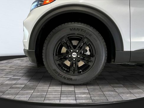 Used 2022 Ford Explorer XLT AWD/4WD image 34