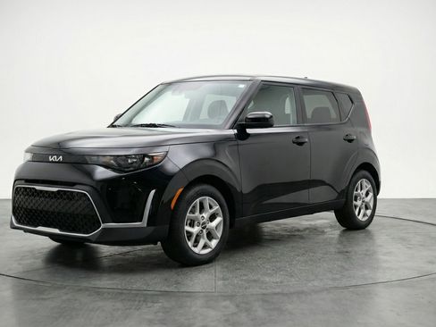Used 2025 Kia Soul LX w/ LX Technology Package image 3