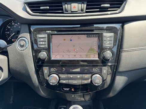 Used 2020 Nissan Rogue SL w/ Premium Package AWD/4WD image 18