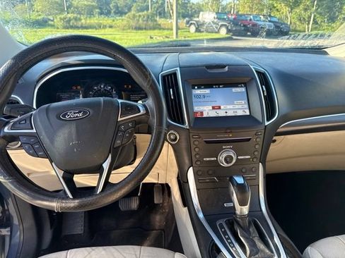 Used 2018 Ford Edge Titanium w/ Equipment Group 301A FWD image 12