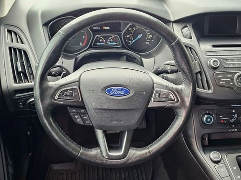 Used 2017 Ford Focus SE w/ SE Sport Package FWD image 19
