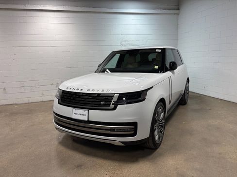 Used 2025 Land Rover Range Rover SE AWD/4WD image 2