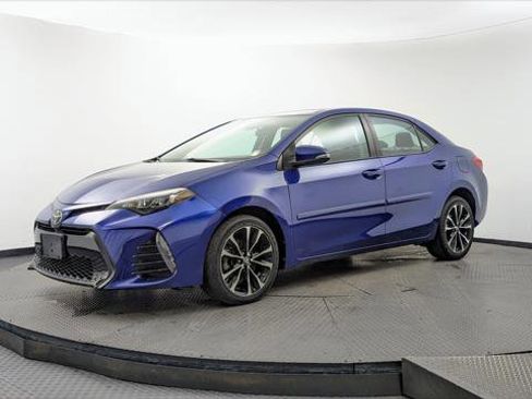 Used 2018 Toyota Corolla XSE FWD image 2