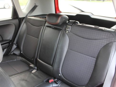 Used 2019 Kia Soul ! FWD image 17