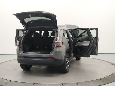 Used 2024 Jeep Compass Latitude AWD/4WD image 15