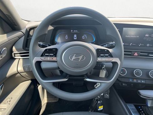 New 2025 Hyundai Elantra SE image 12