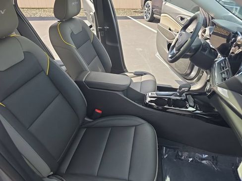 New 2026 Chevrolet Trax ACTIV w/ Sunroof Package FWD image 11