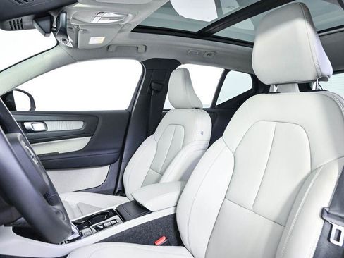 Certified 2026 Volvo XC40 B5 Plus AWD/4WD image 7