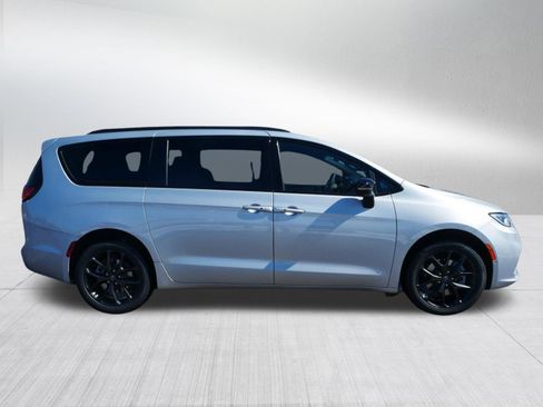 New 2026 Chrysler Pacifica Select image 8