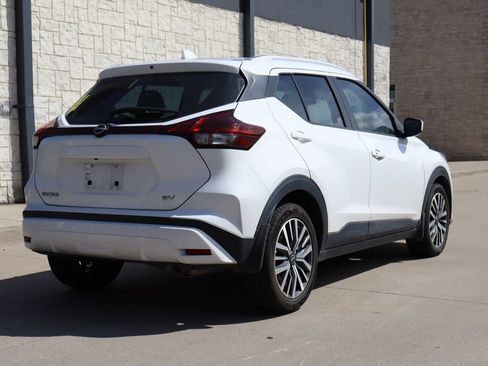 Used 2023 Nissan Kicks SV FWD image 3