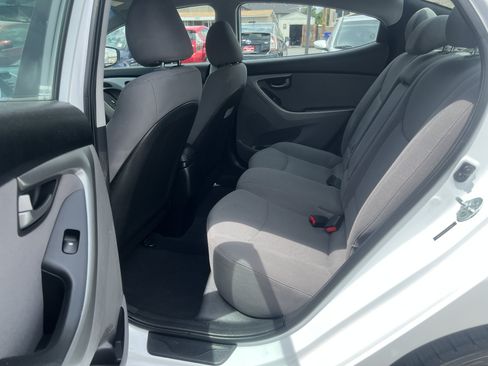 Used 2015 Hyundai Elantra SE w/ Option Group 02 FWD image 12