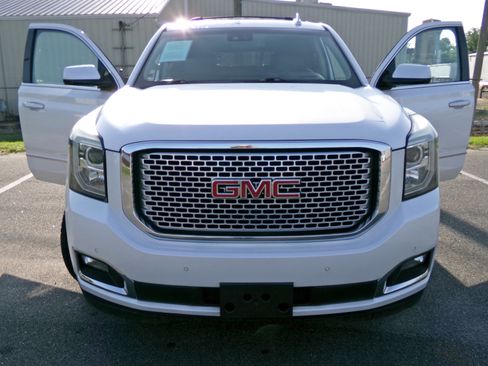 Used 2017 GMC Yukon Denali w/ Open Road Package AWD/4WD image 7