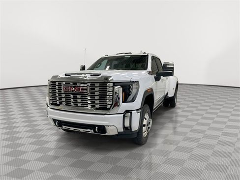 New 2026 GMC Sierra 3500 Denali w/ Denali Reserve Package image 4