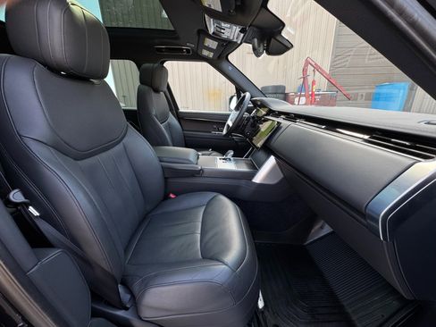 Used 2025 Land Rover Range Rover SE image 29