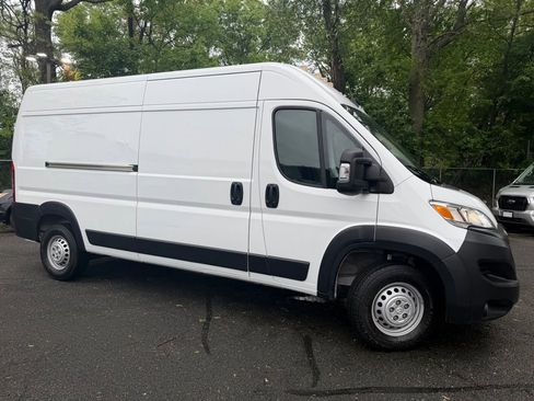 Used 2025 RAM ProMaster 2500 w/ Convenience Group FWD image 1