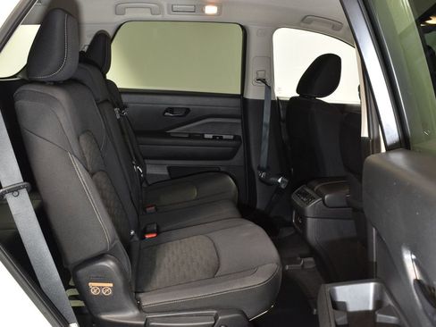 Used 2023 Nissan Pathfinder SV image 29