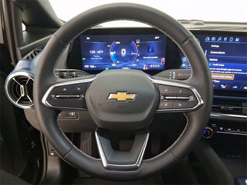 Used 2025 Chevrolet Equinox EV LT w/ Convenience Package image 22