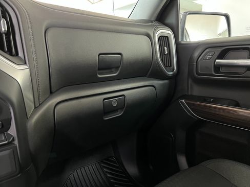 Used 2019 Chevrolet Silverado 1500 LT w/ Convenience Package AWD/4WD image 17