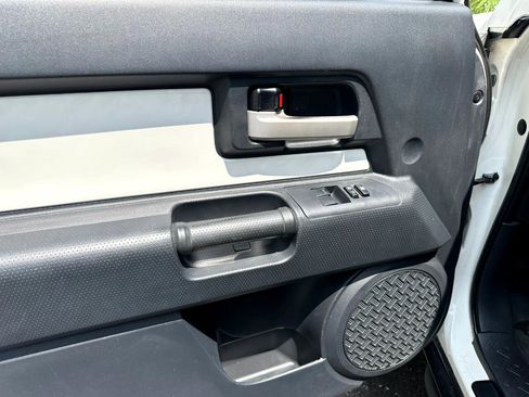 Used 2013 Toyota FJ Cruiser 2WD image 35