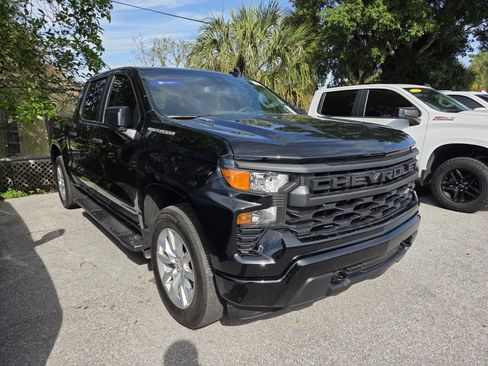 Used 2025 Chevrolet Silverado 1500 Custom image 3