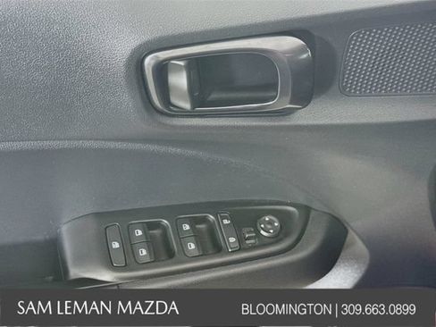 Used 2024 Hyundai Venue Limited FWD image 18