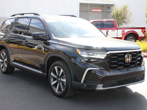 Used 2023 Honda Pilot Elite image 11