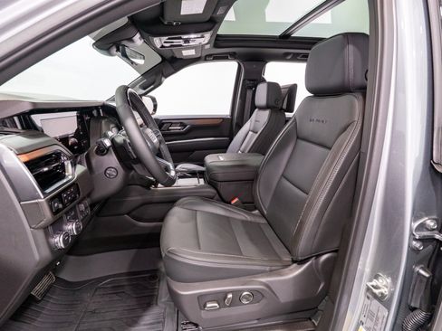 Used 2025 GMC Yukon Denali w/ Denali Reserve Package RWD image 17