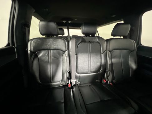 Used 2024 Jeep Wagoneer L Series II RWD image 33