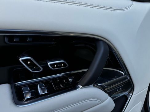 New 2025 Land Rover Range Rover SE image 9