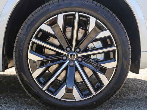 Used 2025 Volvo XC90 T8 Plus w/ Protection Package Premier AWD/4WD image 10