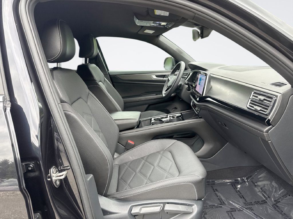 Used 2024 Volkswagen Atlas Cross Sport SE FWD image 25