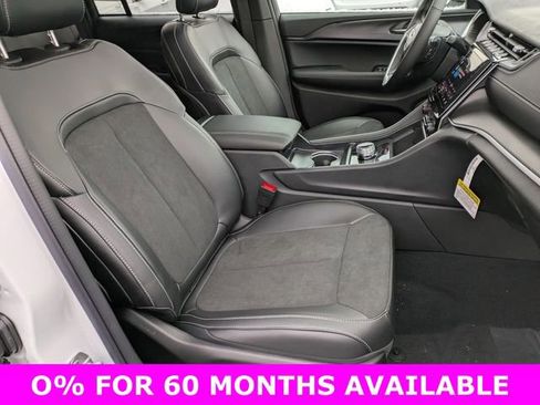 New 2025 Jeep Grand Cherokee Altitude image 29