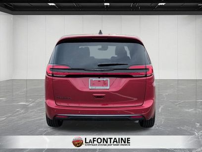 New 2026 Chrysler Pacifica Select